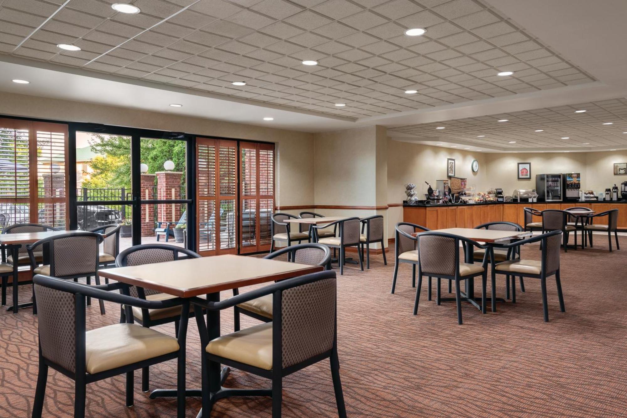 Wingate By Wyndham Louisville East Exterior photo