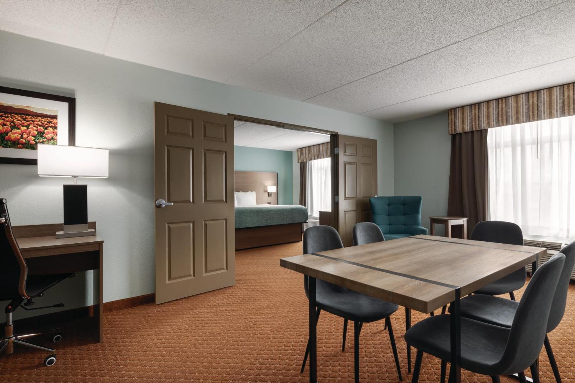 Wingate By Wyndham Louisville East Exterior photo