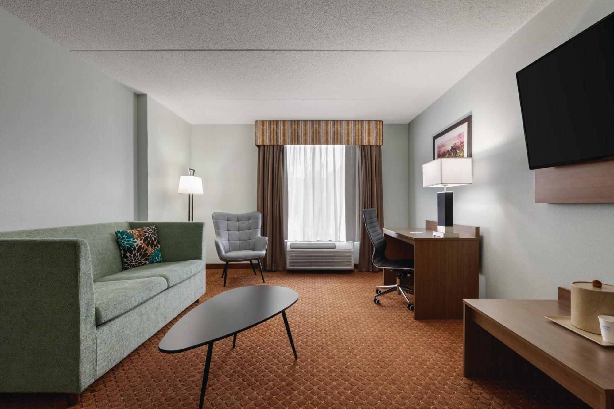 Wingate By Wyndham Louisville East Exterior photo
