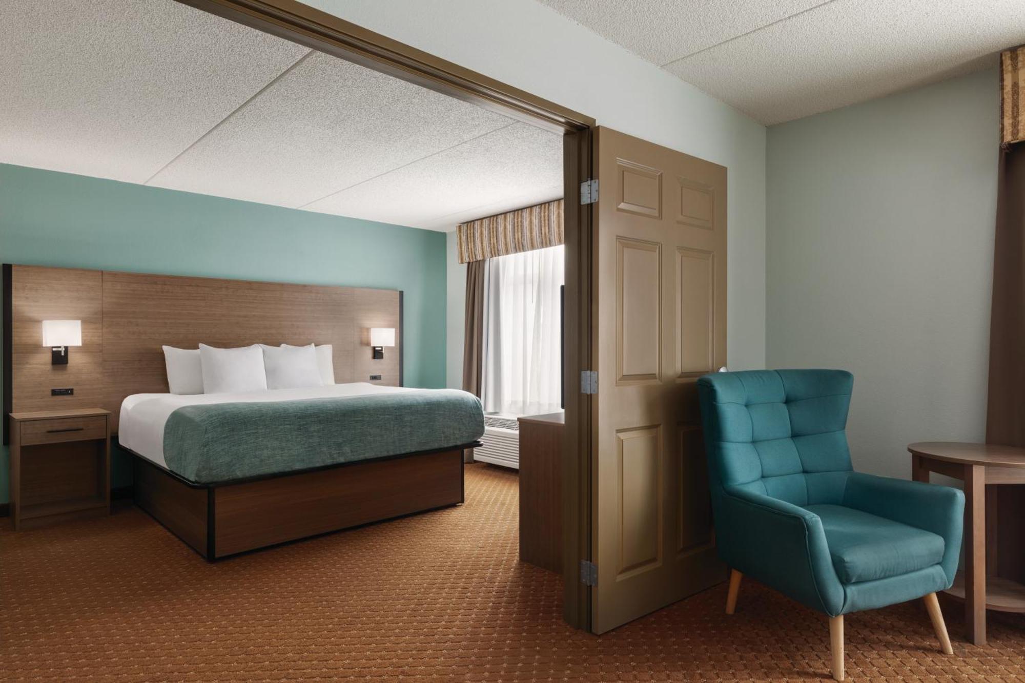 Wingate By Wyndham Louisville East Exterior photo