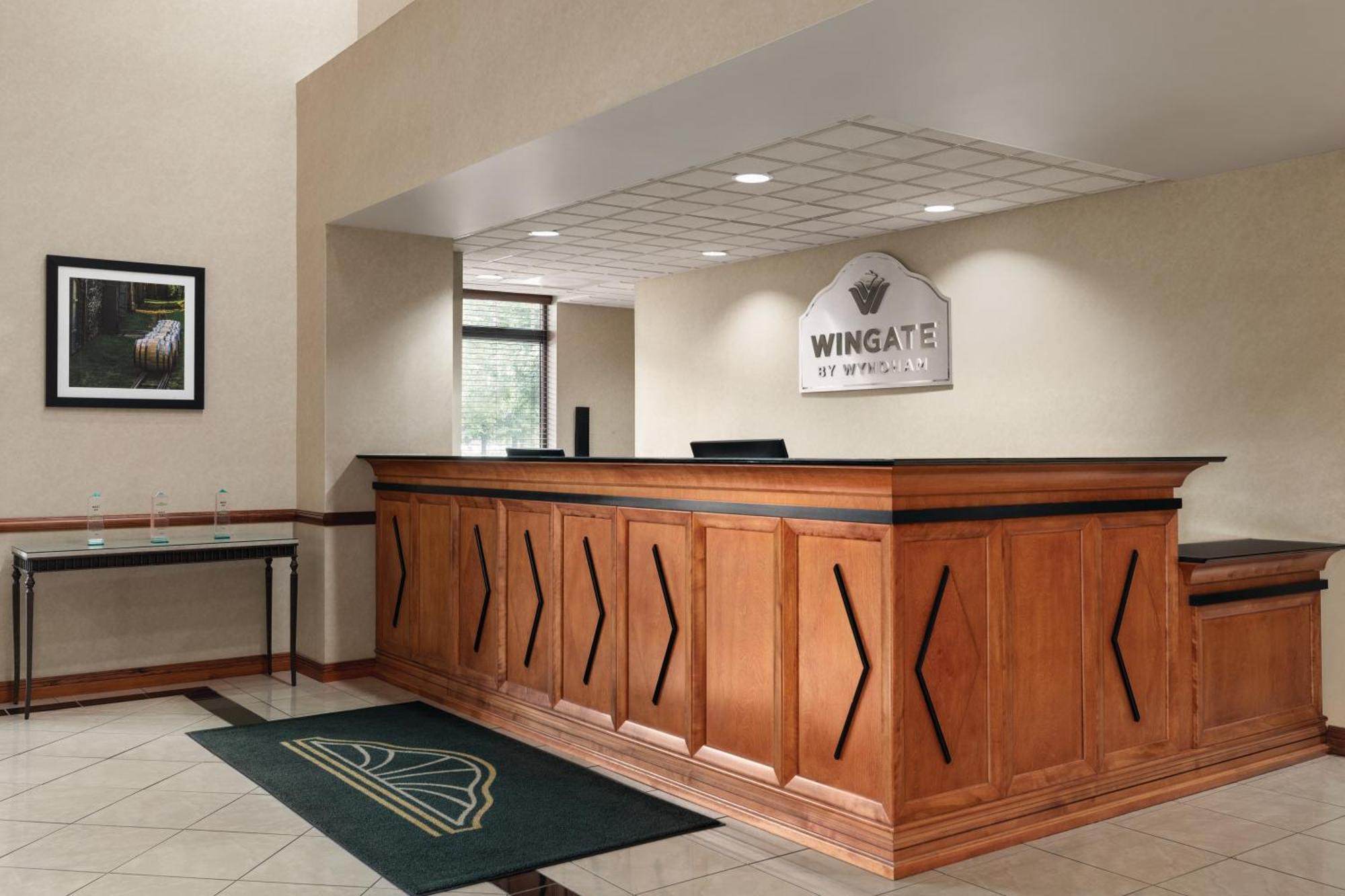 Wingate By Wyndham Louisville East Exterior photo