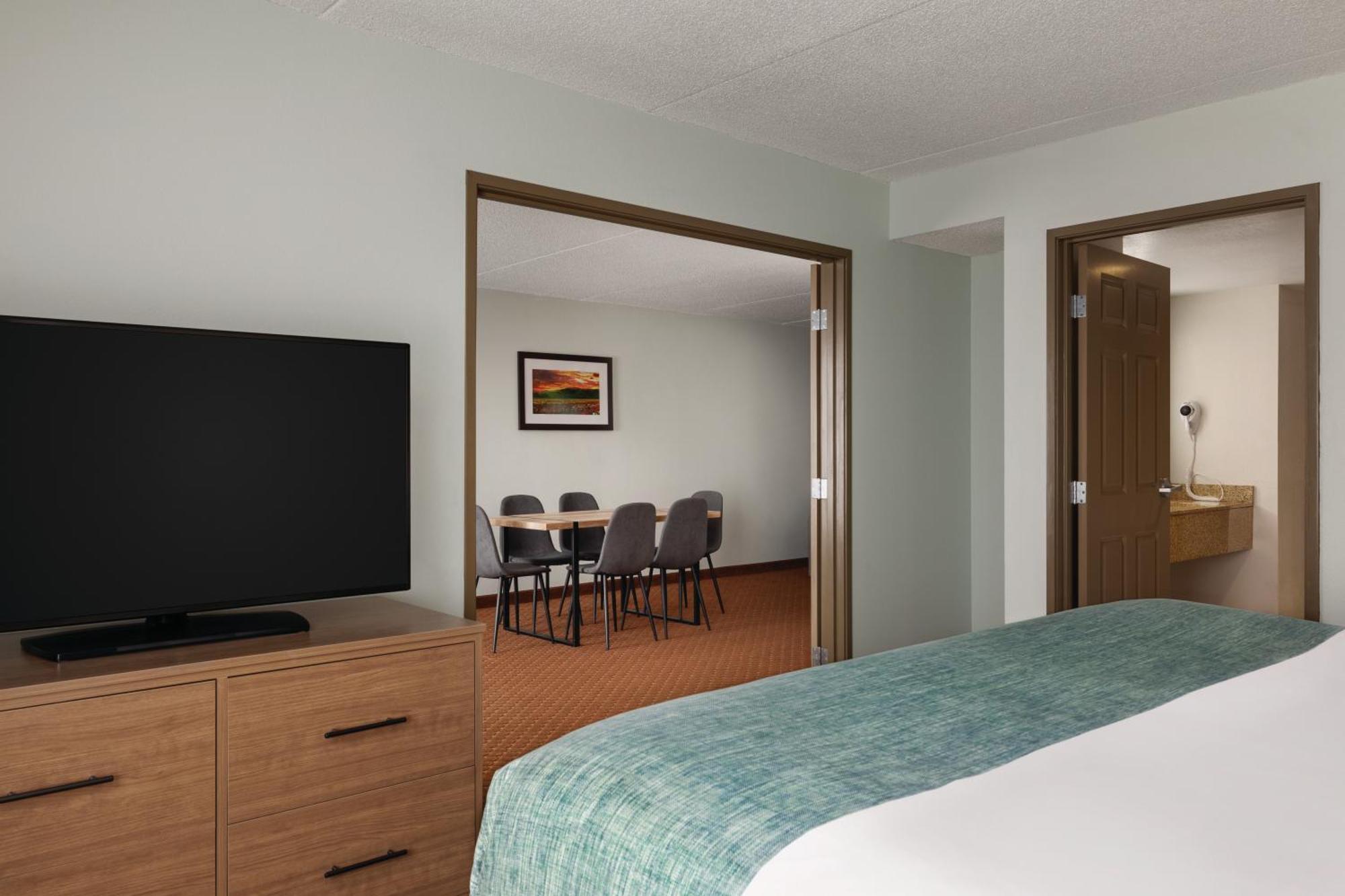 Wingate By Wyndham Louisville East Exterior photo