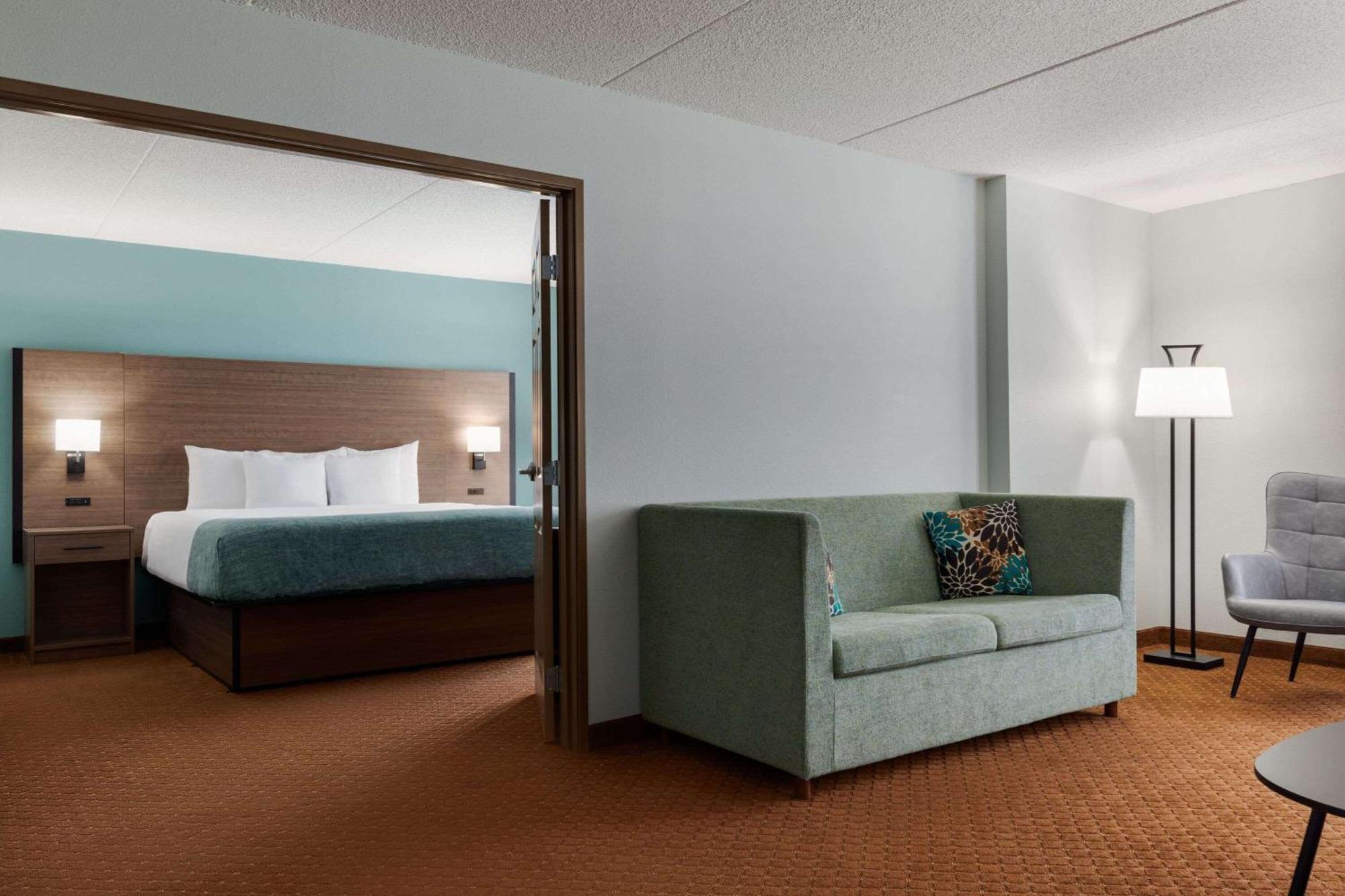 Wingate By Wyndham Louisville East Exterior photo